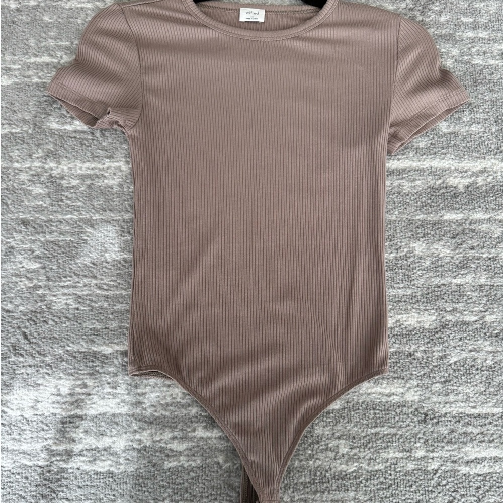 NEW Aritzia Wilfred Ribbed Tshirt Bodysuit Taupe